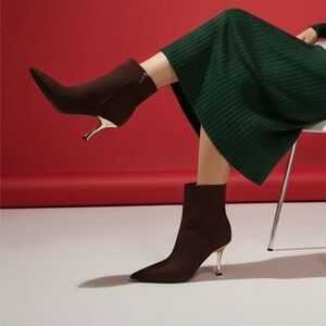 New Nine West Elegant Suede Brown Ankle Boots with Gold Heel Size 10 Booties